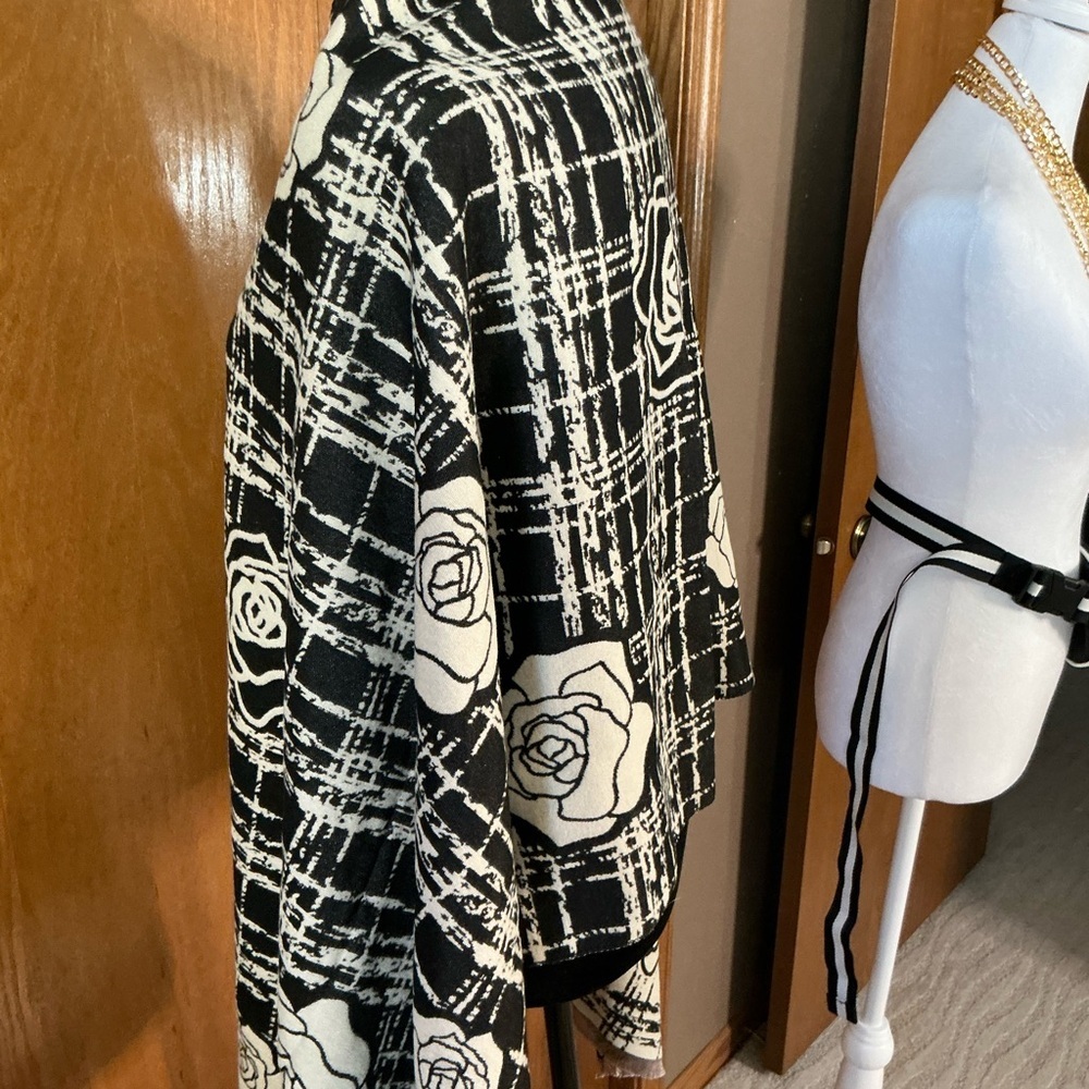 Black and Cream Plaid Shawl with Camelia floral Design - Picture 5 of 11